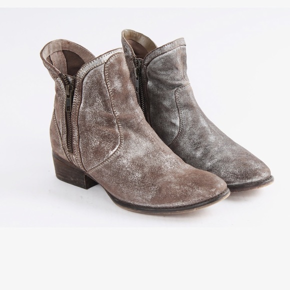 Seychelles Shoes - Seychelles Score Rockabilly Distressed Metallic Gray Leather Ankle Boots